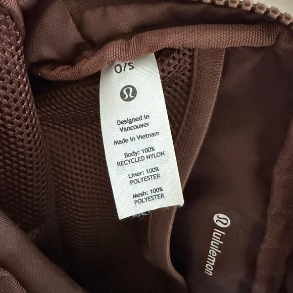 Lululemon Everywhere Belt Bag 1L in Java | Chocolate Brown - Picture 10 of 11